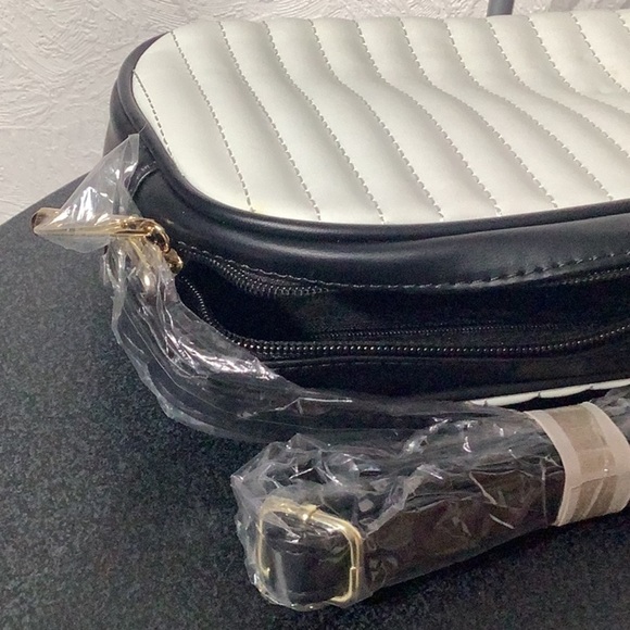 MoDa New York - NEW - Timeless Quilted White and Black Crossbody Bag - Picture 6 of 8